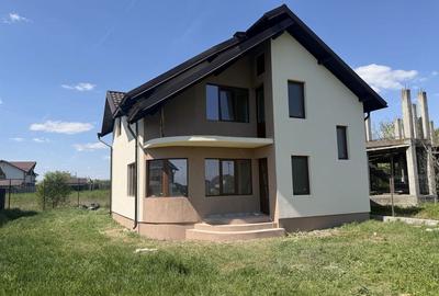 Casă cu 4 camere în Ștefănești - 2