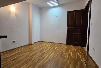 Închiriem birou in centrul Timisoarei 45mp-parter-360€ 48mp-mansardă înaltă-330€ Închiriem birou in centrul Timisoarei 45mp-parter-360€ 48mp-mansardă înaltă-330€ - 10