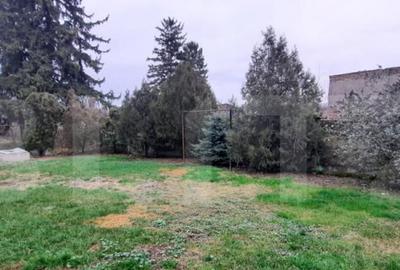 Casa de vanzare, curte comuna, 100 mp, zona Titulescu - 7