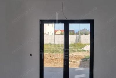 Casă cu 4 camere cu Canalizare în Cristian - 3