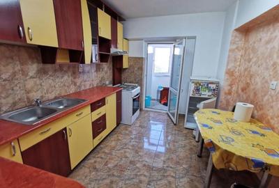 Apartament cu 3 camere semidecomandat în Central - 2