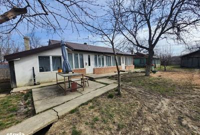 Casă cu 2 camere cu Teren 1600 Mp în Voinești - 2