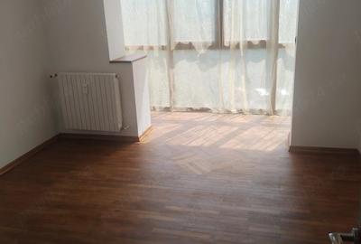 Apartament cu 2 camere semidecomandat în Calea București