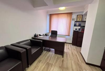 Apartament cu 5 camere decomandat în Km 4 - 13