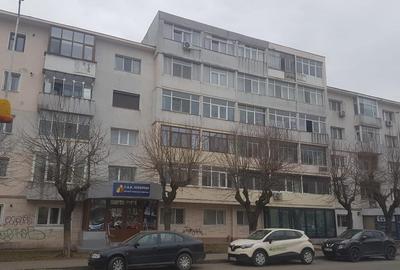 Apartament trei camere, etaj 1, CT, termopan, liber, Casa de Cultura - 1