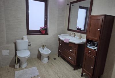 Casă cu 5 camere cu Teren 350 Mp în Central - 1