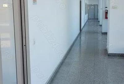 Spațiu comercial, de 33 mp, în Central - 8