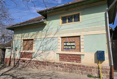 Casă cu 3 camere cu Teren 2500 Mp în Pietroasa - 1