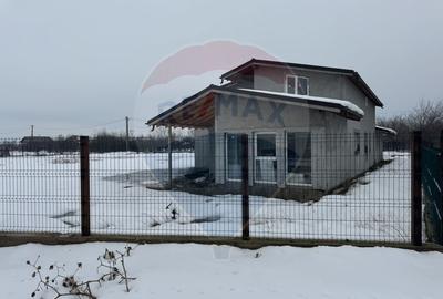 Casă cu 6 camere cu Teren 2952 Mp în Colceag - 1