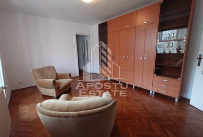 Apartament cu 3 camere semidecomandat, mobilat în Circumvalațiunii - 7