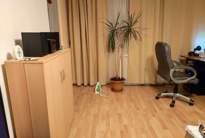 Apartament cu 3 camere decomandat în Rahova - 1