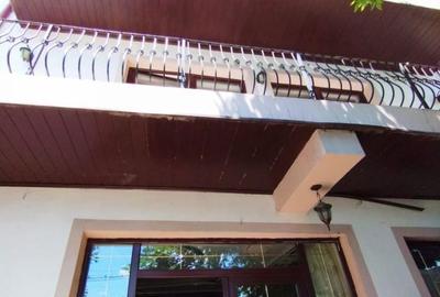 Casă cu 6 camere cu Teren 200 Mp în Rahova - 2