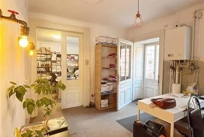 Casa de vanzare, 2 camere, boxa si pod renovat, central, Brasov - 2