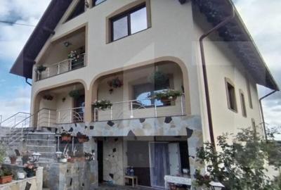 Vila D+P+1+M - lux Dorohoi 228 mp utili, teren 2.300 mp - 1