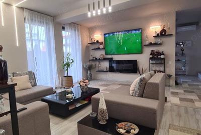 Casă cu 3 camere cu Teren 200 Mp în Central - 1