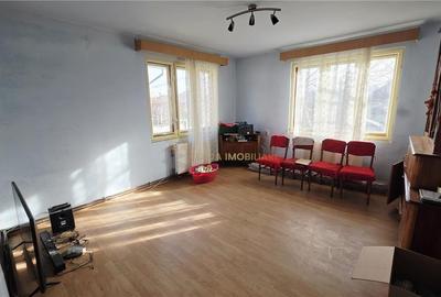 CASA 2 CAMERE 70 MP TEREN 601 MP DAMBUL ROTUND - 8