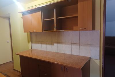 Apartament cu 3 camere decomandat în Schei - 2