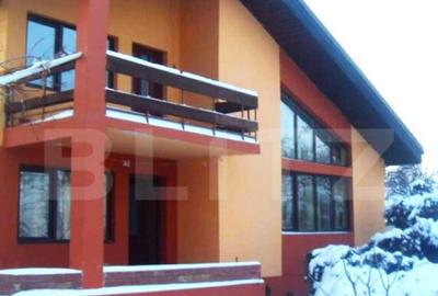 Casă cu 5 camere cu Teren 4000 Mp în Central