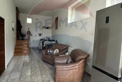 Casă cu 9 camere cu Teren 1187 Mp în Rucăr