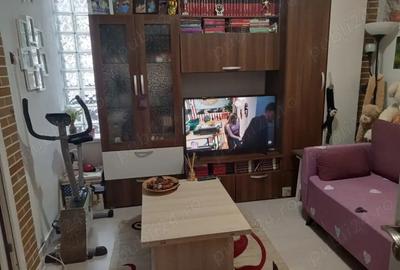 Proprietar vand Casa cu 2 camere si 2 bai, CURTE COMUNA Sector 6 - 5