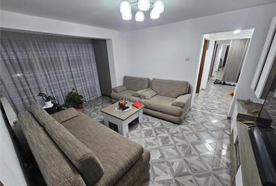 Apartament cu 3 camere semidecomandat în Micro II - 12