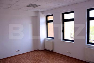 Spațiu comercial, de 405 mp, în Central - 7
