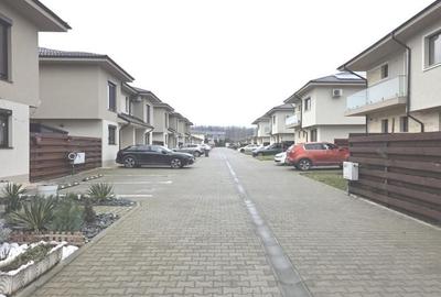 Casă cu 5 camere cu Teren 300 Mp în Corbeanca