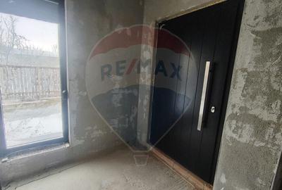 Casă cu 5 camere cu Teren 1210 Mp în Câmpineanca - 2