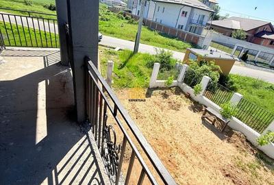 Casă cu 4 camere cu Teren 330 Mp în Domnești - 1