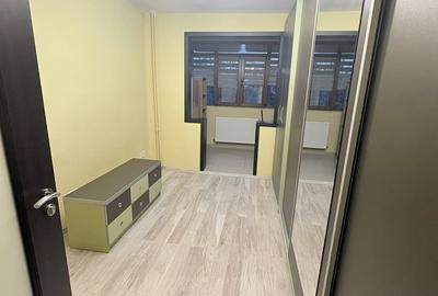Apartament cu 4 camere decomandat în Apărătorii Patriei - 3
