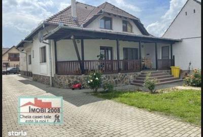 Casă cu 4 camere decomandat în Orlat - 1