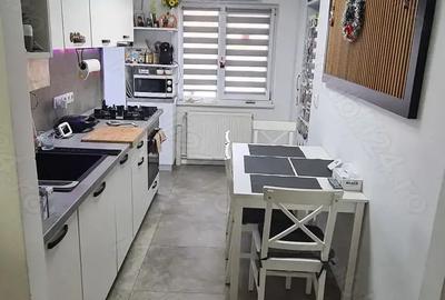 Apartament cu 2 camere decomandat în Vasile Aaron - 2