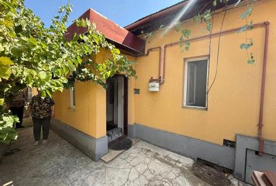 Casă cu 4 camere cu Canalizare în 1 Mai - 6