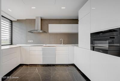 Apartament 3 dormitoare in One Charles de Gaulle - 4