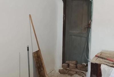 Casă cu 4 camere cu Teren 1300 Mp în Gurbănești - 2