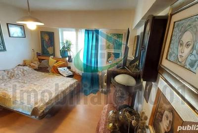 Apartament cu 3 camere semidecomandat în Central