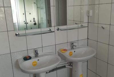 Spațiu comercial, de 688 mp, în Central - 4