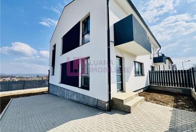 Duplex cu 4 camere cu Canalizare în Central - 1