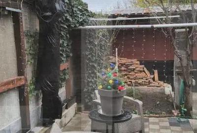 Casa,6 camere ,curte comuna in zona buna - 2