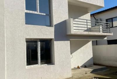 Casă cu 4 camere cu Teren 245 Mp în Central - 1