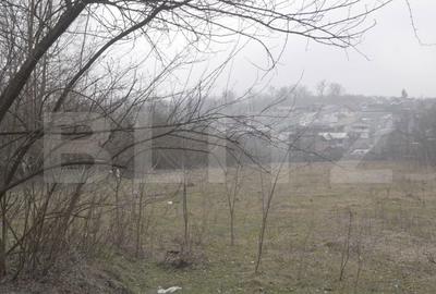 Teren de 3470 mp, în Ocnița - 12
