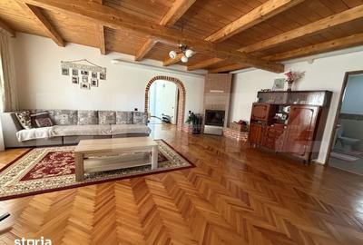Casă cu 4 camere cu Teren 800 Mp în Central
