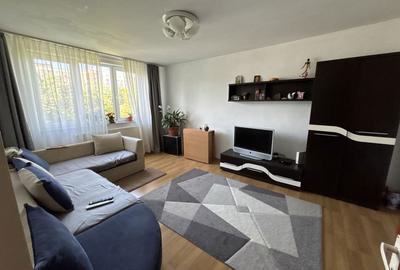 Apartament cu 3 camere decomandat în Exterior Vest