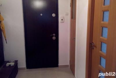 Apartament cu 3 camere semidecomandat în Drumul Găzarului
