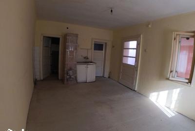 Casă cu 4 camere cu Teren 700 Mp în Central - 2