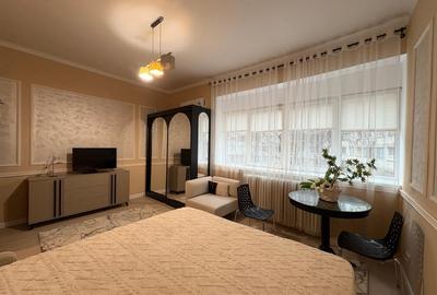 Sala Palatului, Parc Cismigiu, prima inchiriere, bloc consolidat - 1