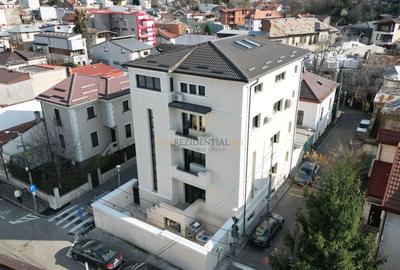 Casă individuală cu 17 camere cu Canalizare în Parcul Carol - 3