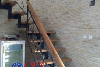 Casă cu 8 camere cu Teren 300 Mp în Dallas - 2