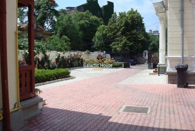 ANSAMBLU VILE - TREI CORPURI CL?DIRE - LOCURI DE PARCARE - 12 MASINI - 9