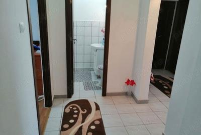 Apartament cu 3 camere decomandat în Poiana - 1
